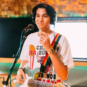 Phum Viphurit