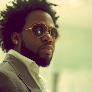 Dwele