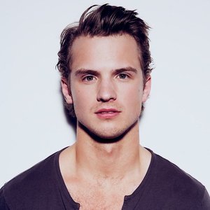 Freddie Stroma