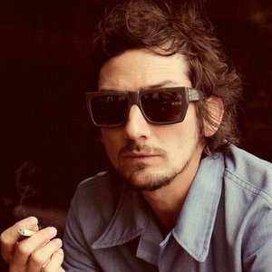 Leon Larregui