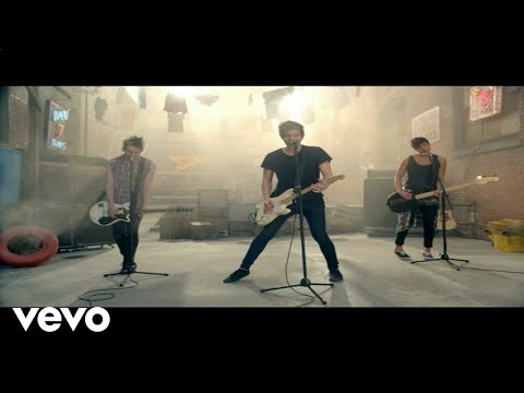 5 Seconds Of Summer - She Looks So Perfect